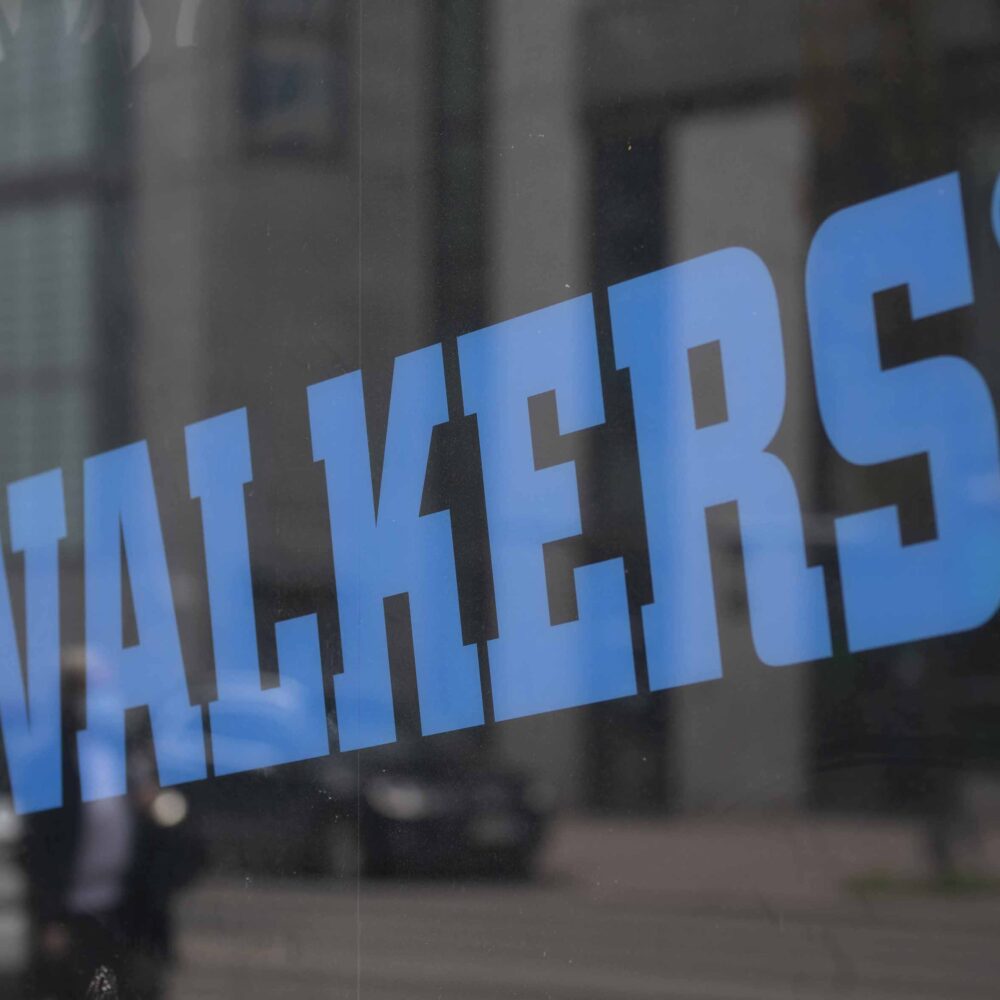 Walkers Helsinki logo ikkunassa