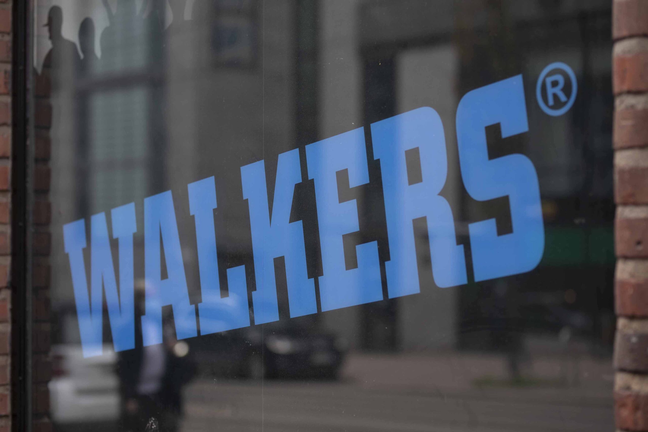 Walkers Helsinki logo ikkunassa