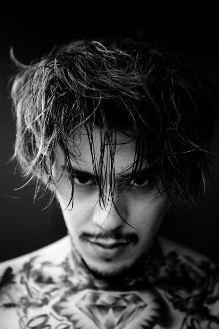 mustavalkokuva miehestä